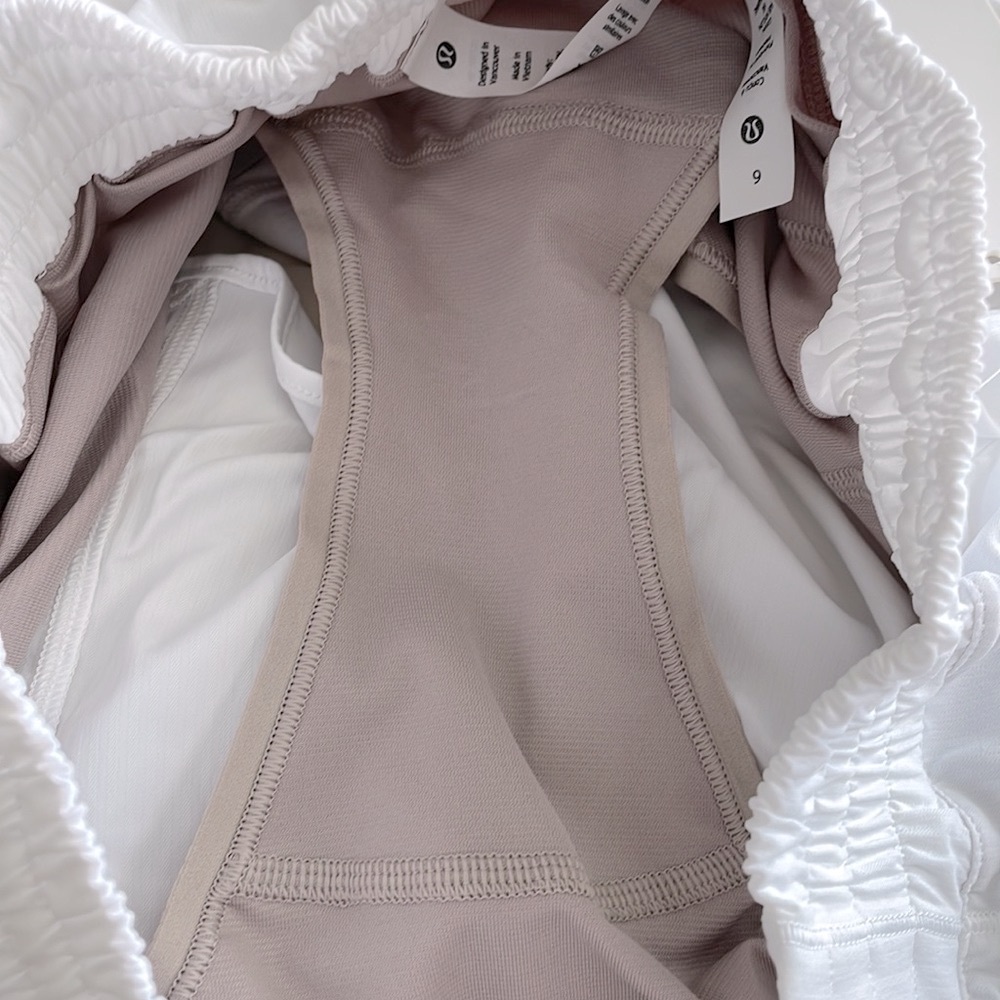 NWT Lululemon Hotty Hot High-Rise Short 4" Lined White Size 6 - Picture 7 of 12